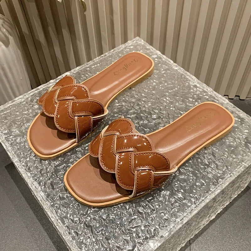 Summer 2025 New Women's Slippers Summer Square Toe Flat Shoes Women's Wide Version Slippers Sandals Outdoor Daily Casual Shoes