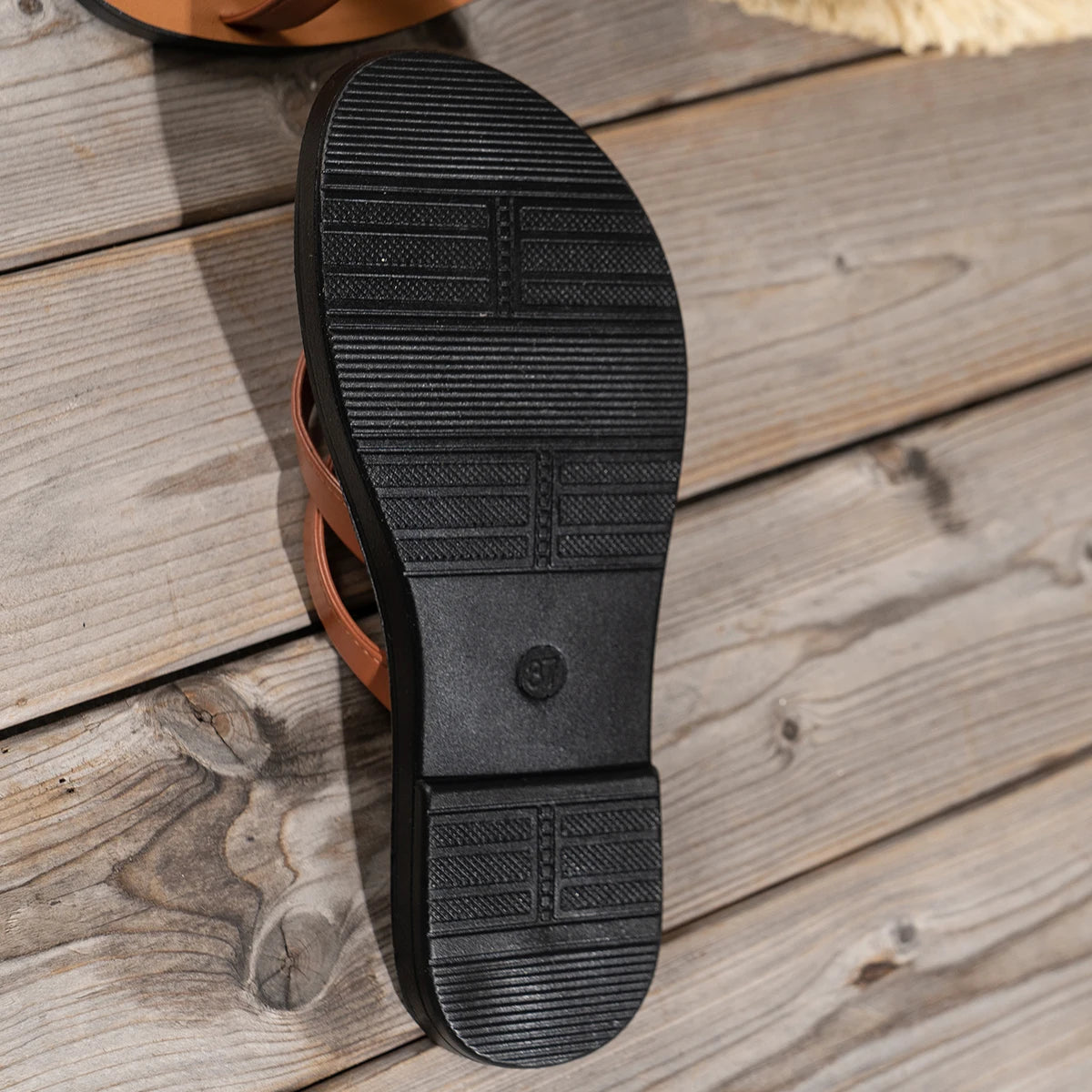 Spring and summer women's flip-flops, flip-flops, and fashionable beach shoes